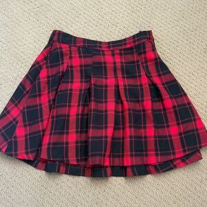 H&M Women’s 12 Plaid Black and Red Skirt never worn